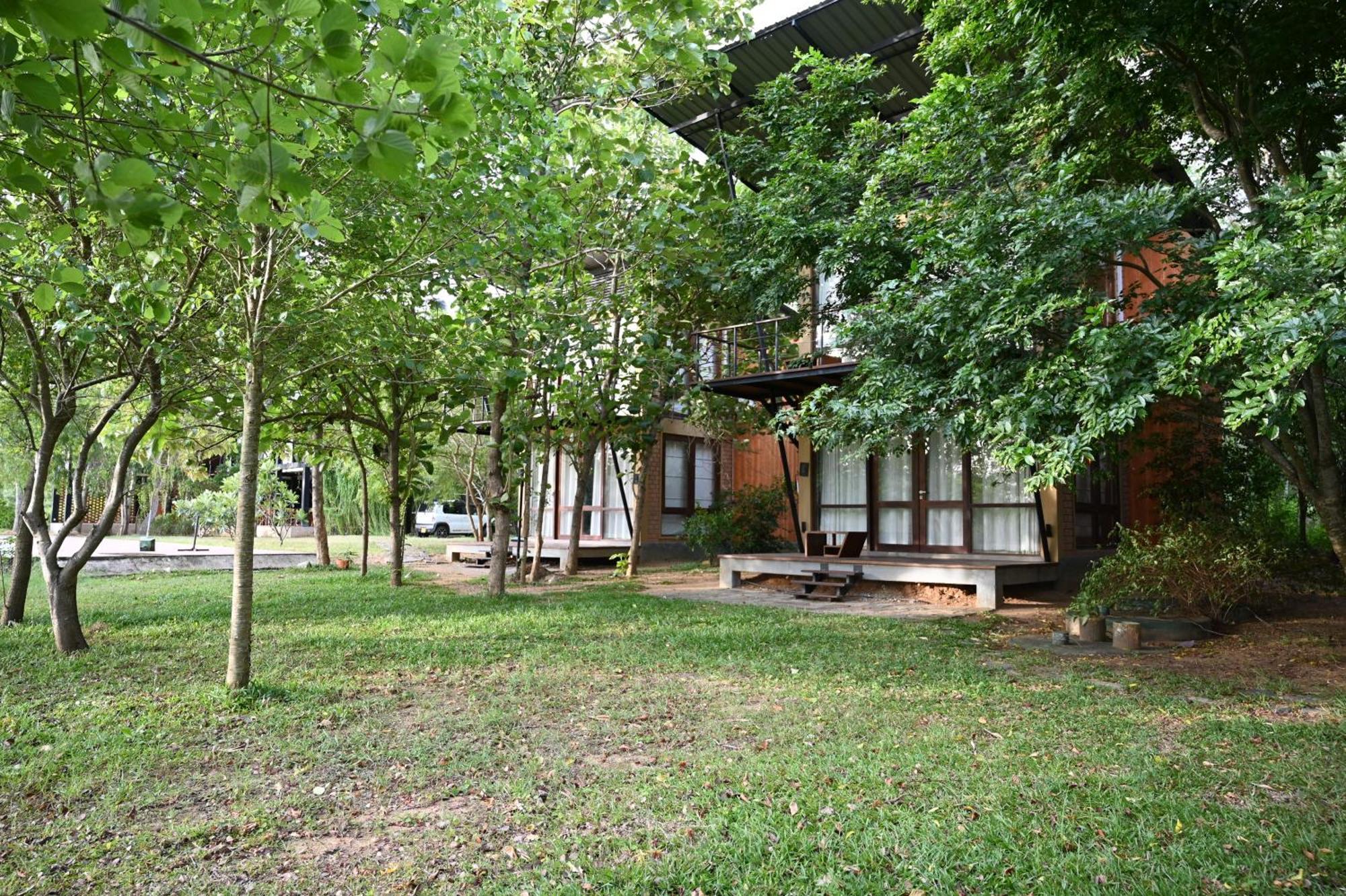 Breezy Lake Tissamaharama Extérieur photo